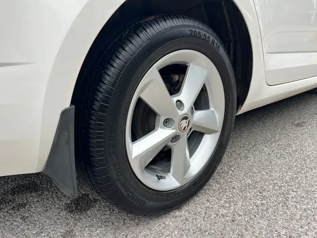 Skoda Octavia 2015 — фото 13