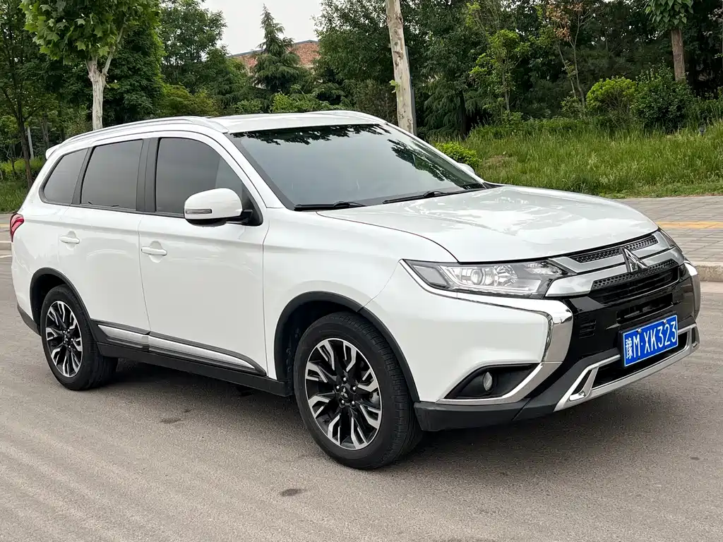 Mitsubishi Outlander 2020 — фото 3
