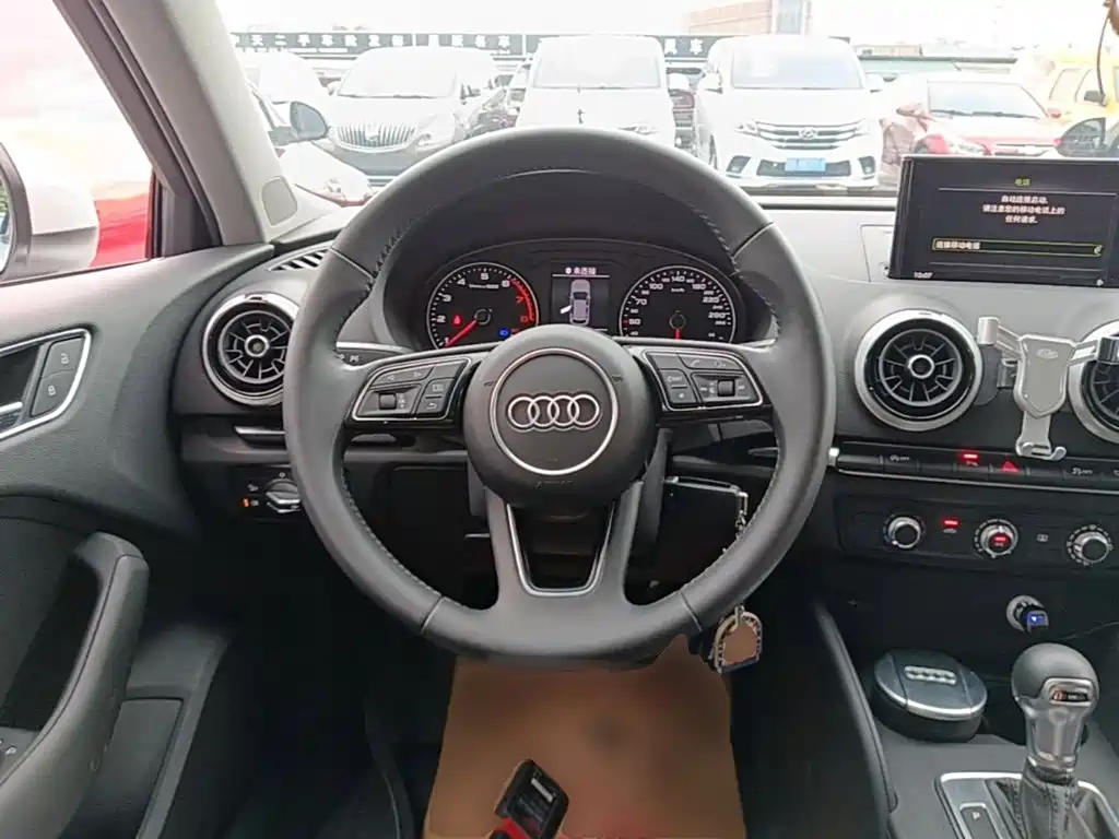 Audi A3 2018 — фото 11