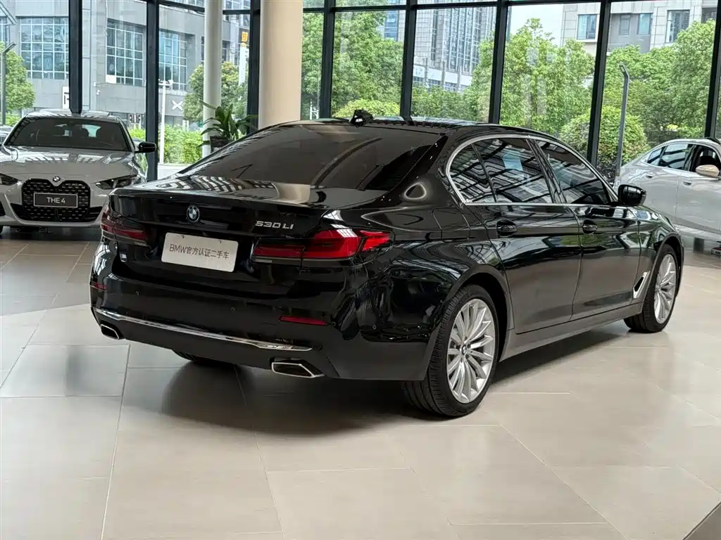 BMW 5 Series 2021 — фото 16
