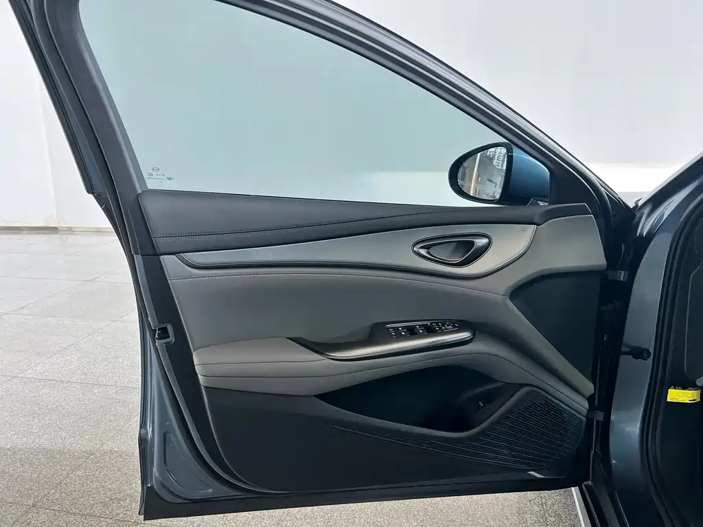 BYD Seal 07 DM-i 2025 — фото 16