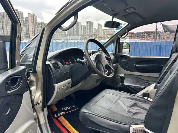 Dongfeng Lingzhi 2015