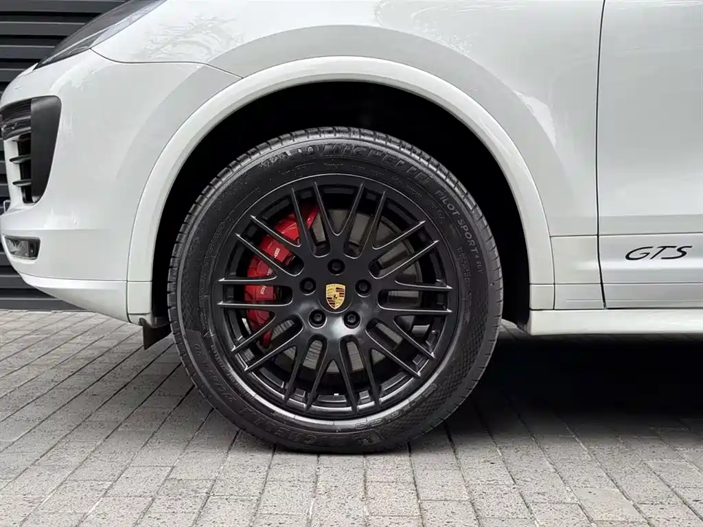 Porsche Cayenne 2016 — фото 11