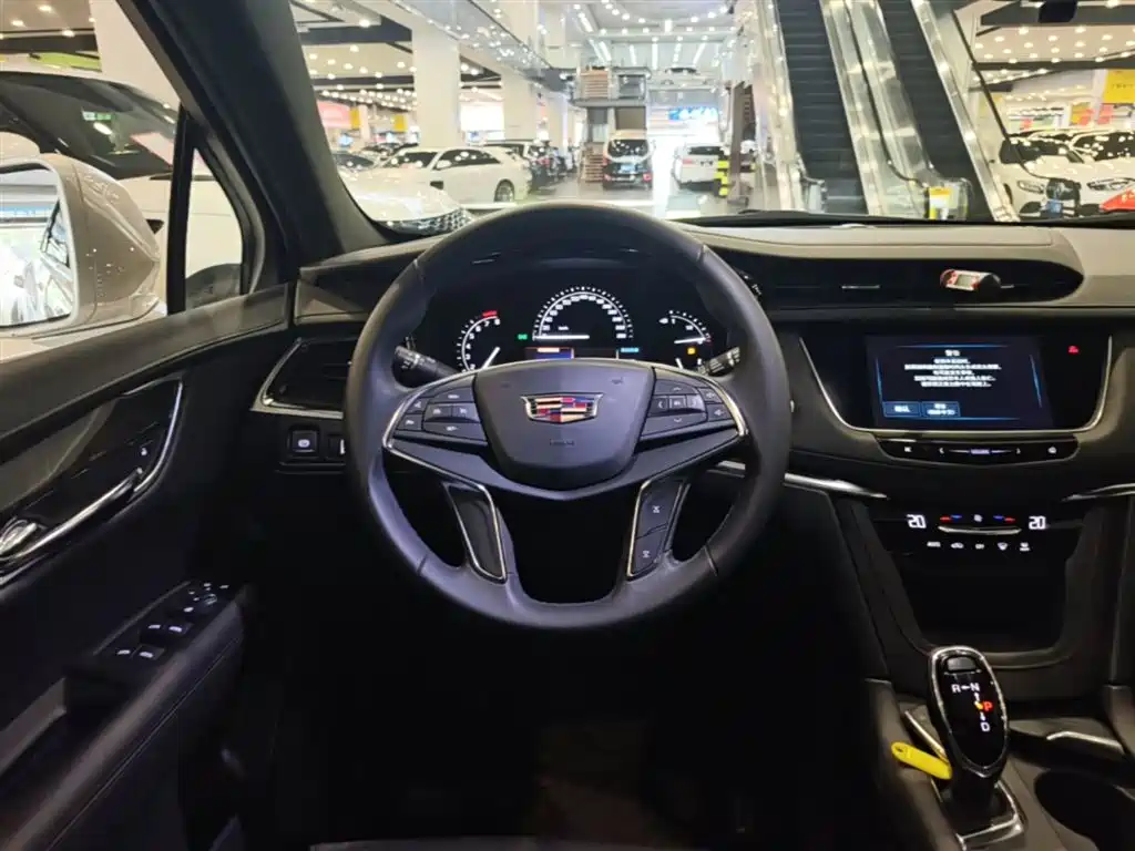 Cadillac XT5 2019 — фото 11