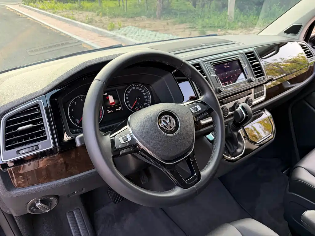 Volkswagen Multivan 2020 — фото 11