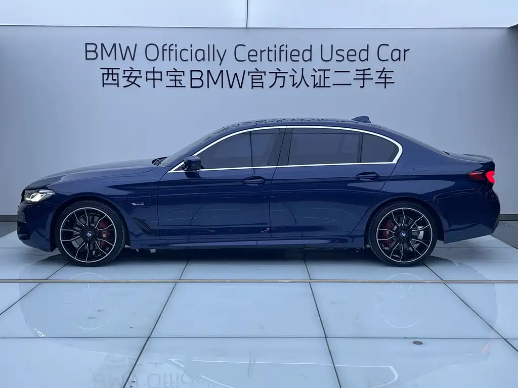 BMW 5 Series New Energy 2023 — фото 3