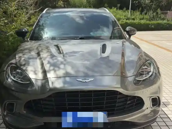Aston Martin DBX 2022