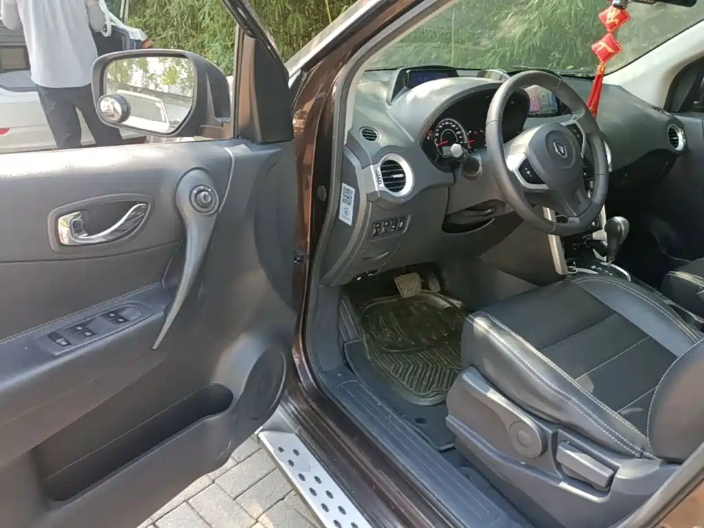 Renault Koleos 2015 — фото 16