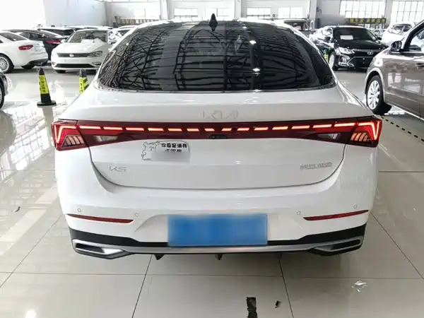 Kia K5 2025