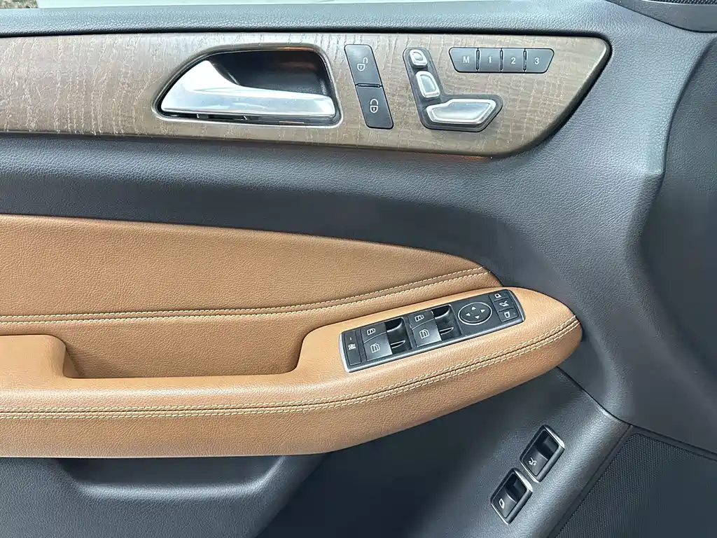 Mercedes-Benz GLS 2018 — фото 24