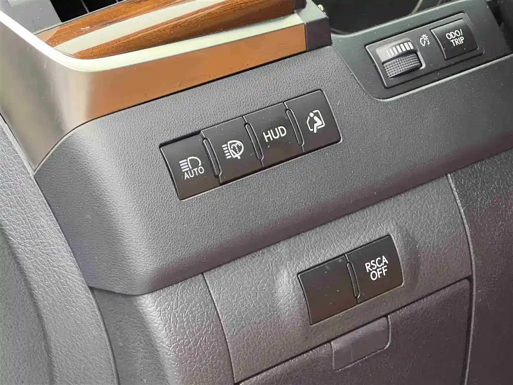 Lexus LX 2018 — фото 19