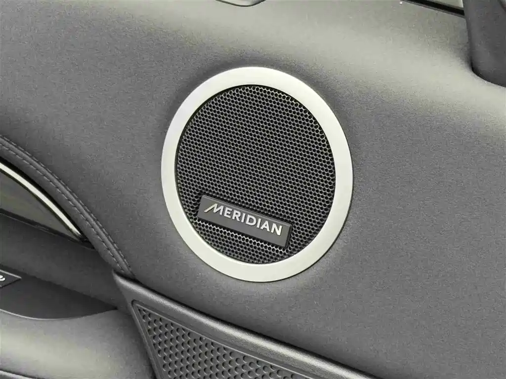 Land Rover Discovery 2024 — фото 16