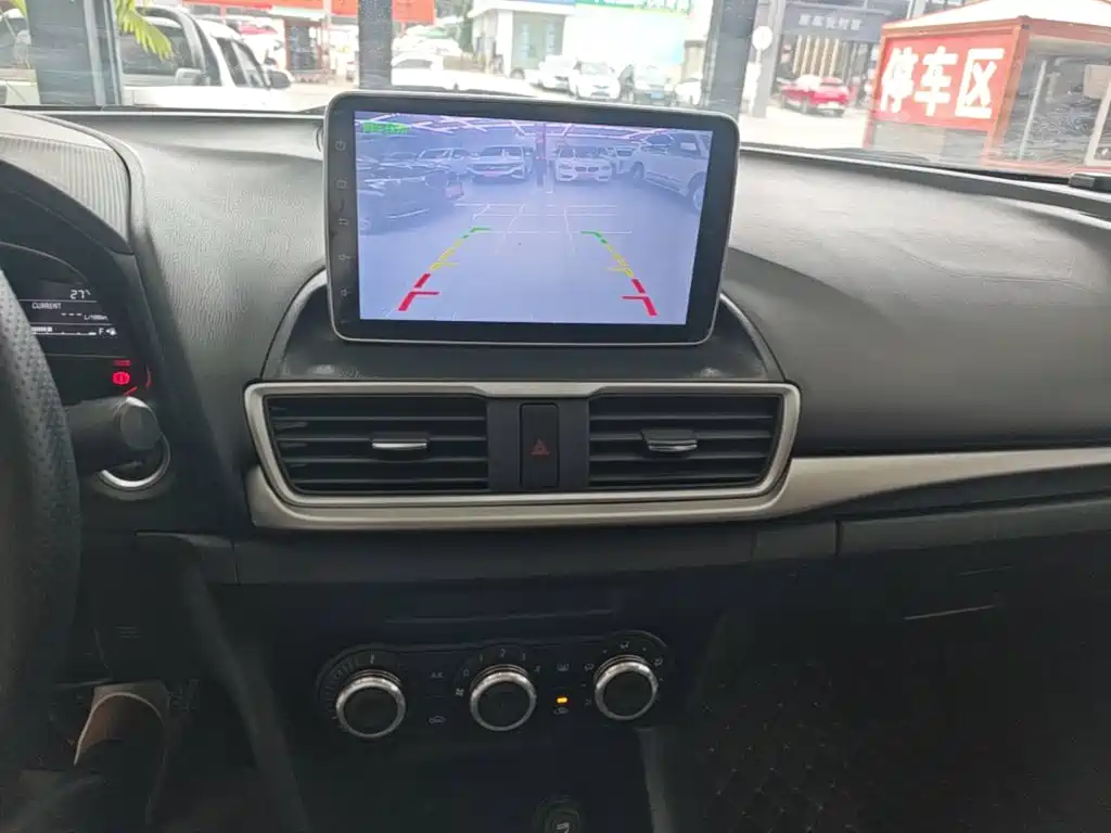 Mazda 3 Axela 2017 — фото 13