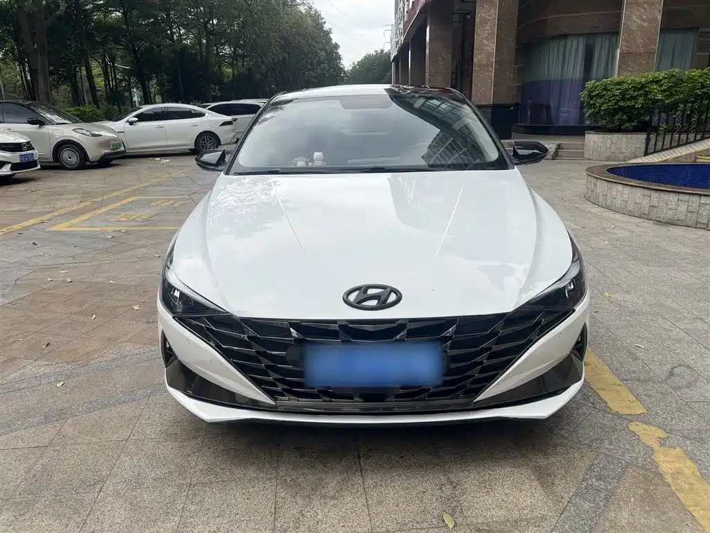 Hyundai Elantra 2022 — фото 22