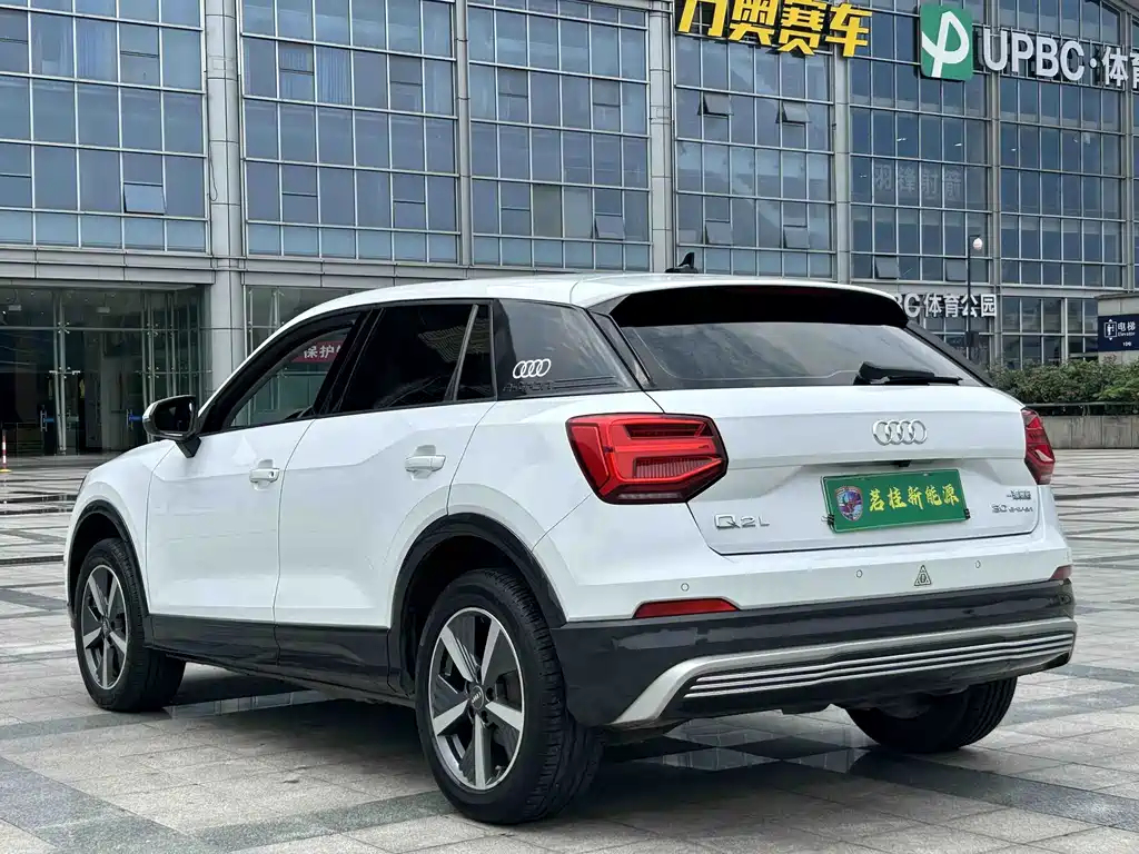 Audi Q2L E-Tron 2021 — фото 15