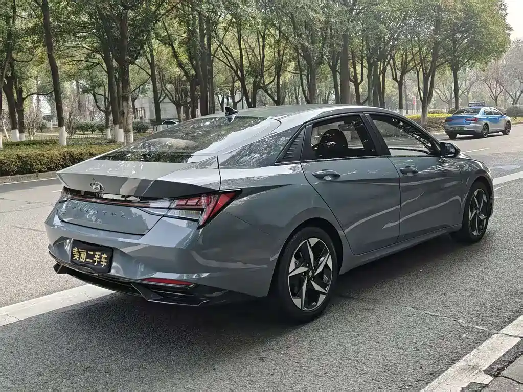 Hyundai Elantra 2023 — фото 12