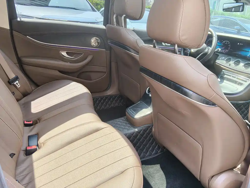 Mercedes-Benz E-Class 2023 — фото 11