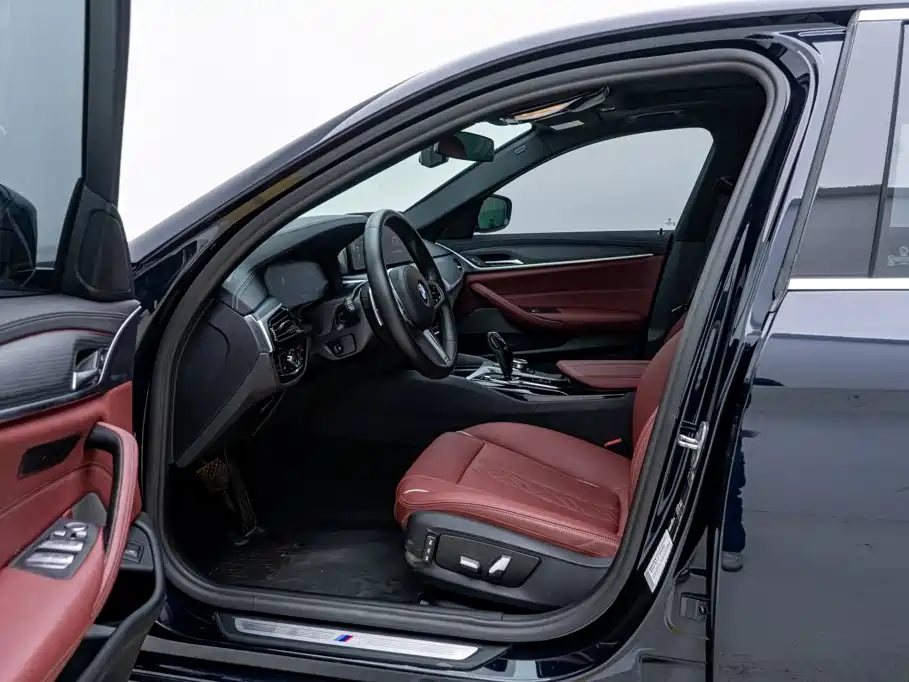 BMW 5 Series 2022 — фото 10