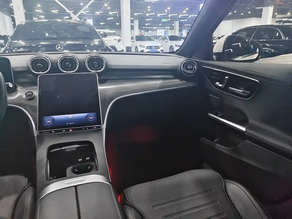 Mercedes-Benz C-Class 2023 — фото 16