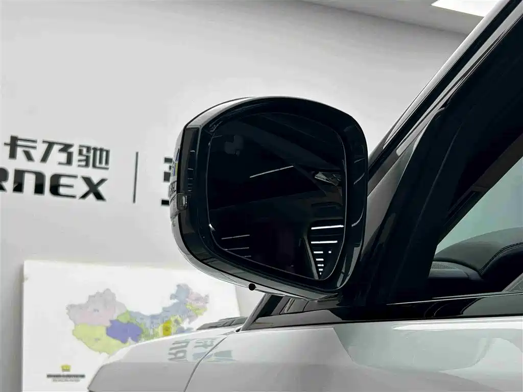 Land Rover Sport 2023 — фото 18