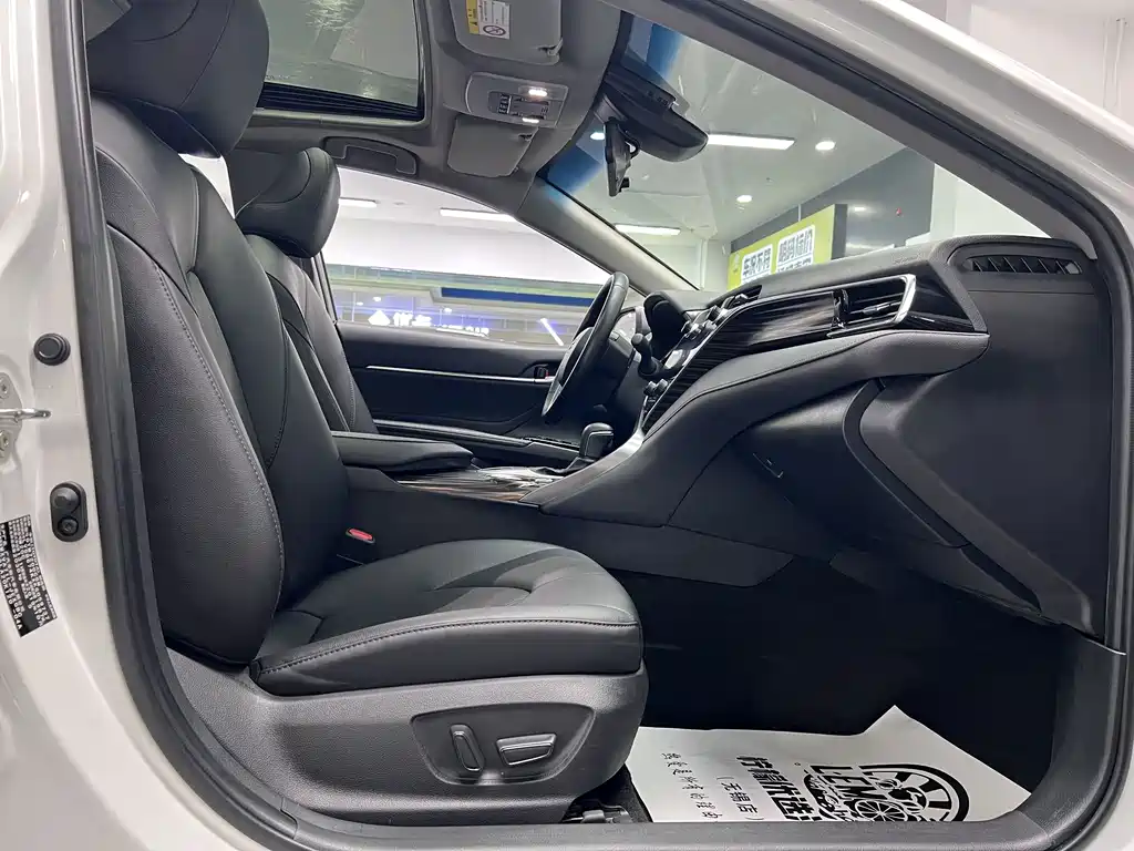Toyota Camry 2019 — фото 22