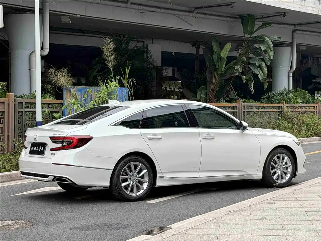 Honda Accord 2022 — фото 13