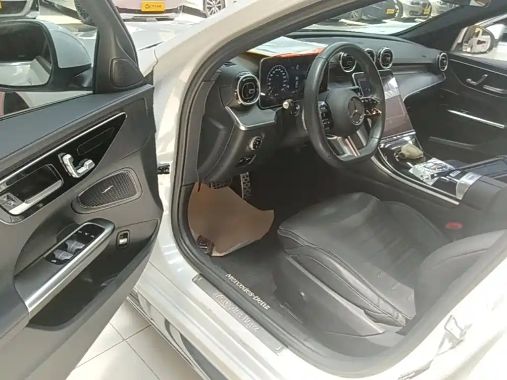 Mercedes-Benz C-Class 2024 — фото 16