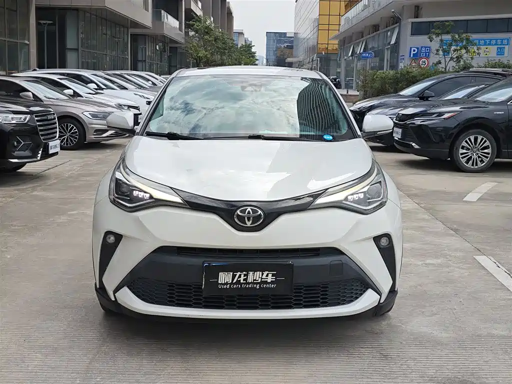 Toyota C-HR 2022 — фото 2