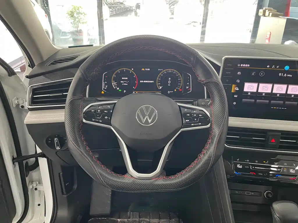 Volkswagen Tiguan L 2022 — фото 9