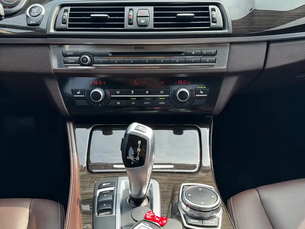BMW 5 Series 2015 — фото 19