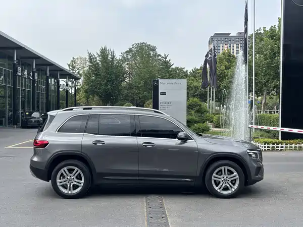 Mercedes-Benz GLB 2023