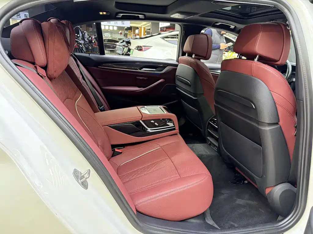 BMW 5 Series New Energy 2022 — фото 13