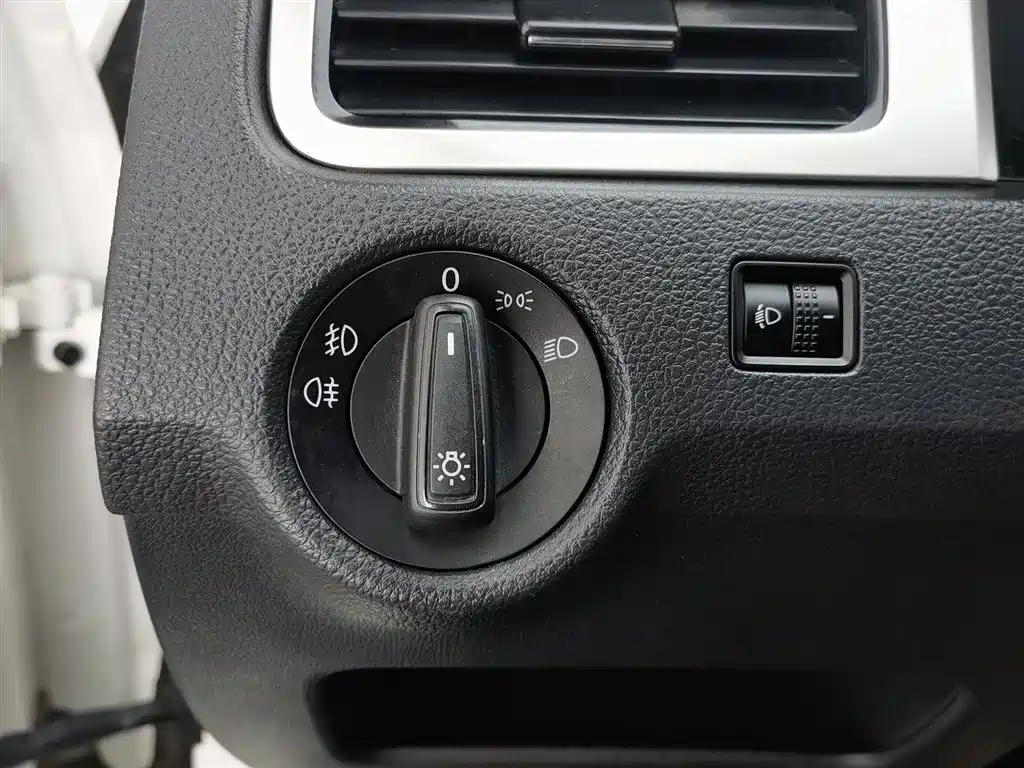 Skoda Rapid Spaceback 2017 — фото 21