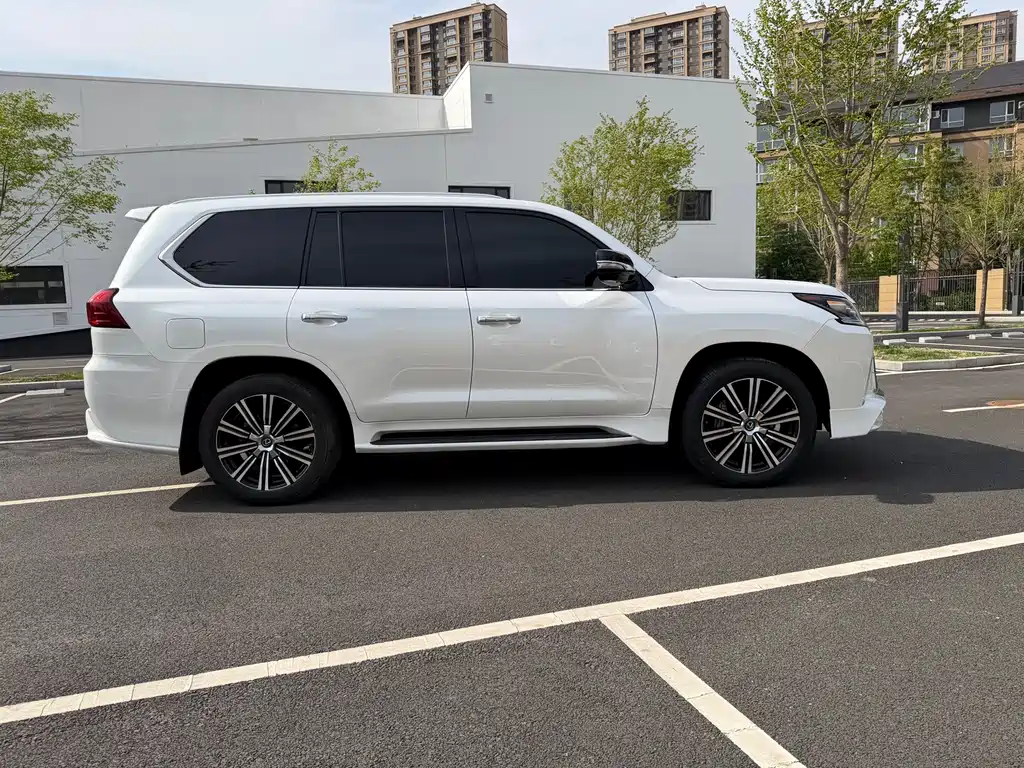 Lexus LX 2020 — фото 8