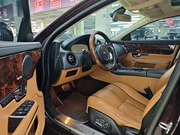 Jaguar XJ 2010
