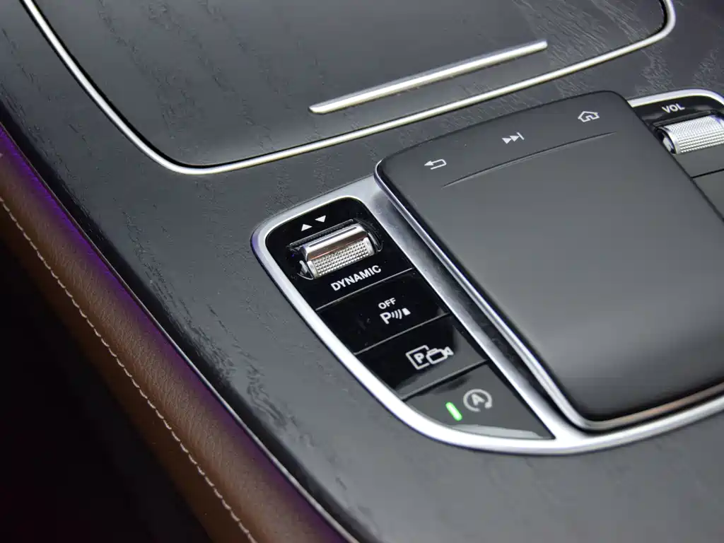Mercedes-Benz E-Class 2019 — фото 17