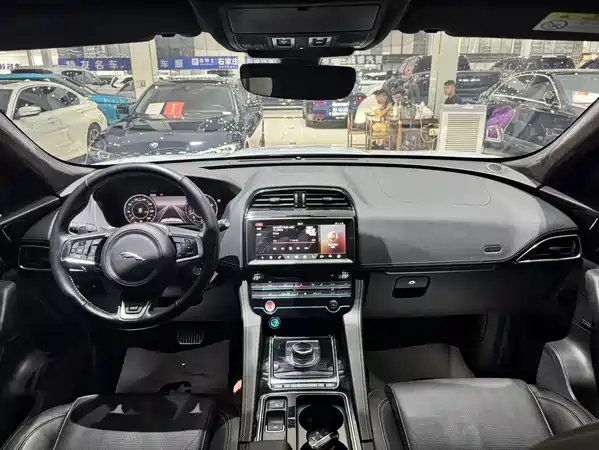 Jaguar F-PACE 2021