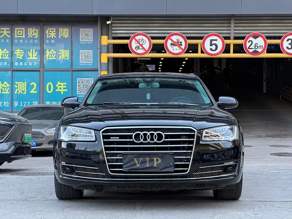 Audi A8 2011 — фото 2