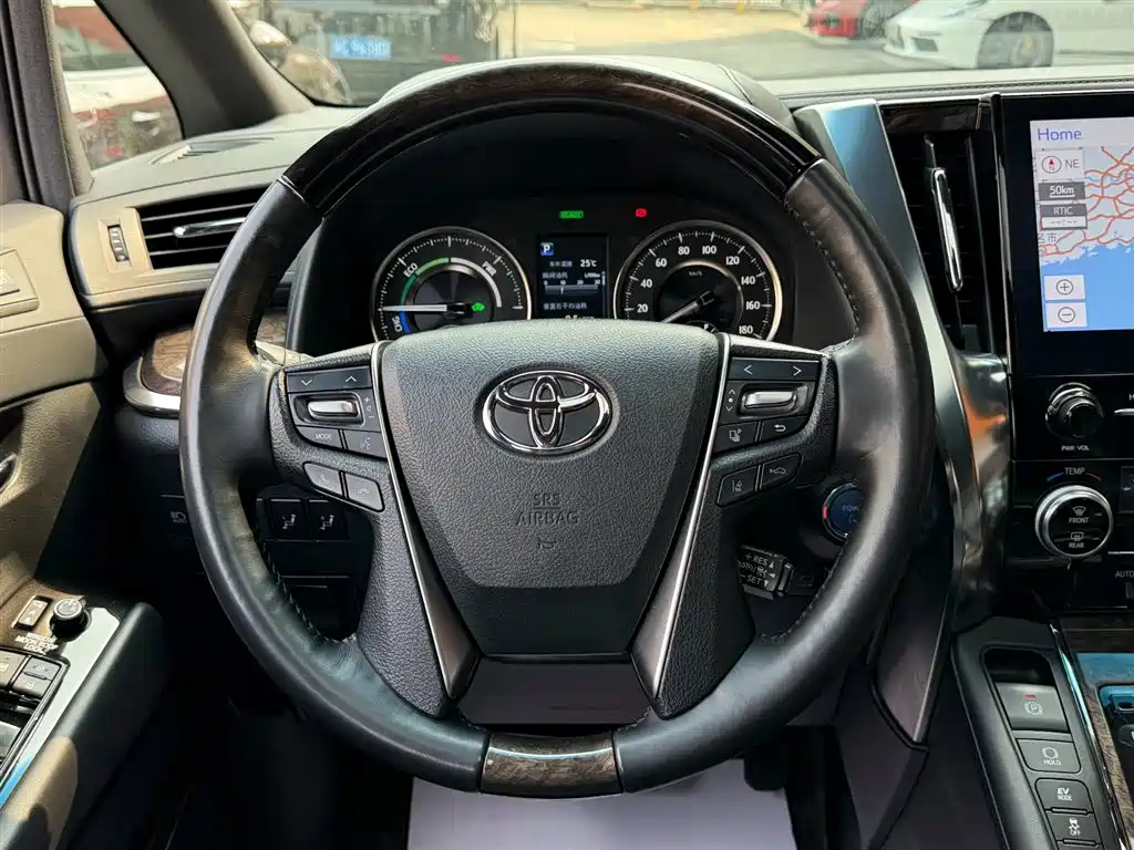 Toyota Alphard 2023 — фото 17