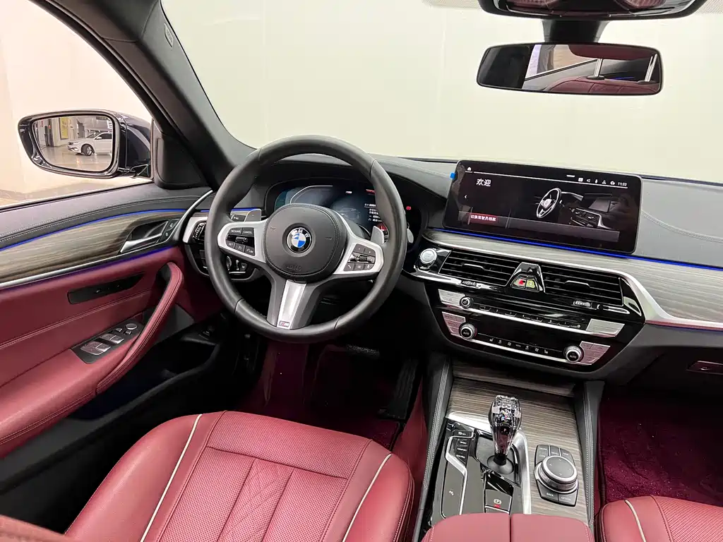 BMW 5 Series 2022 — фото 19