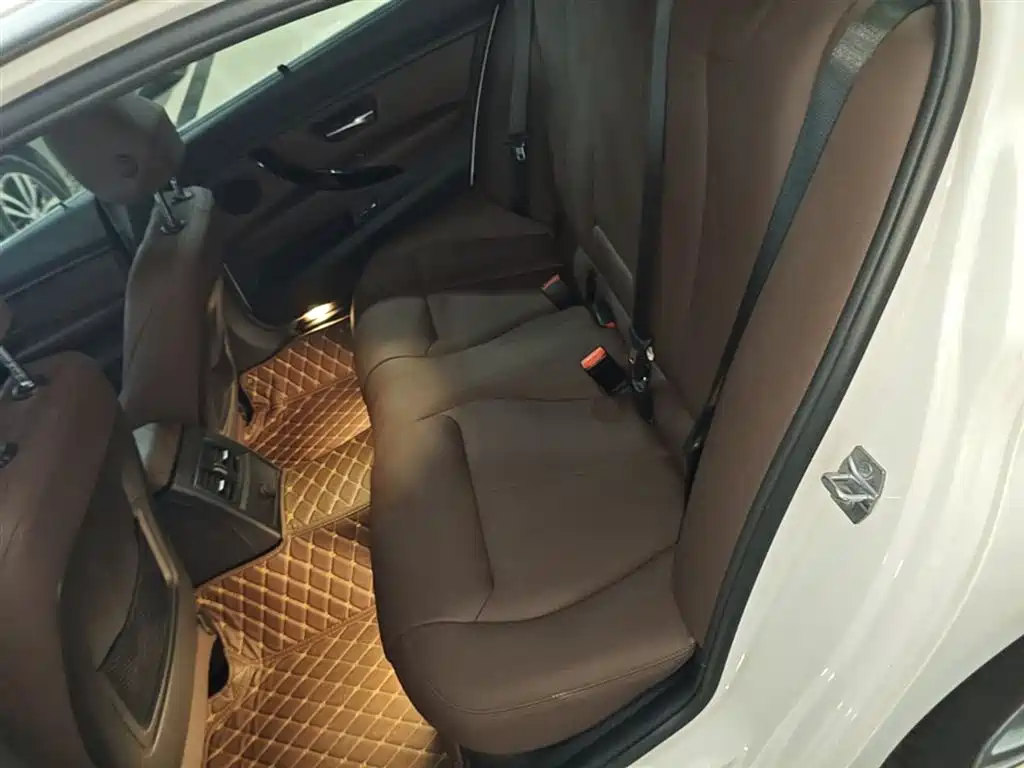 BMW 3 Series 2019 — фото 17