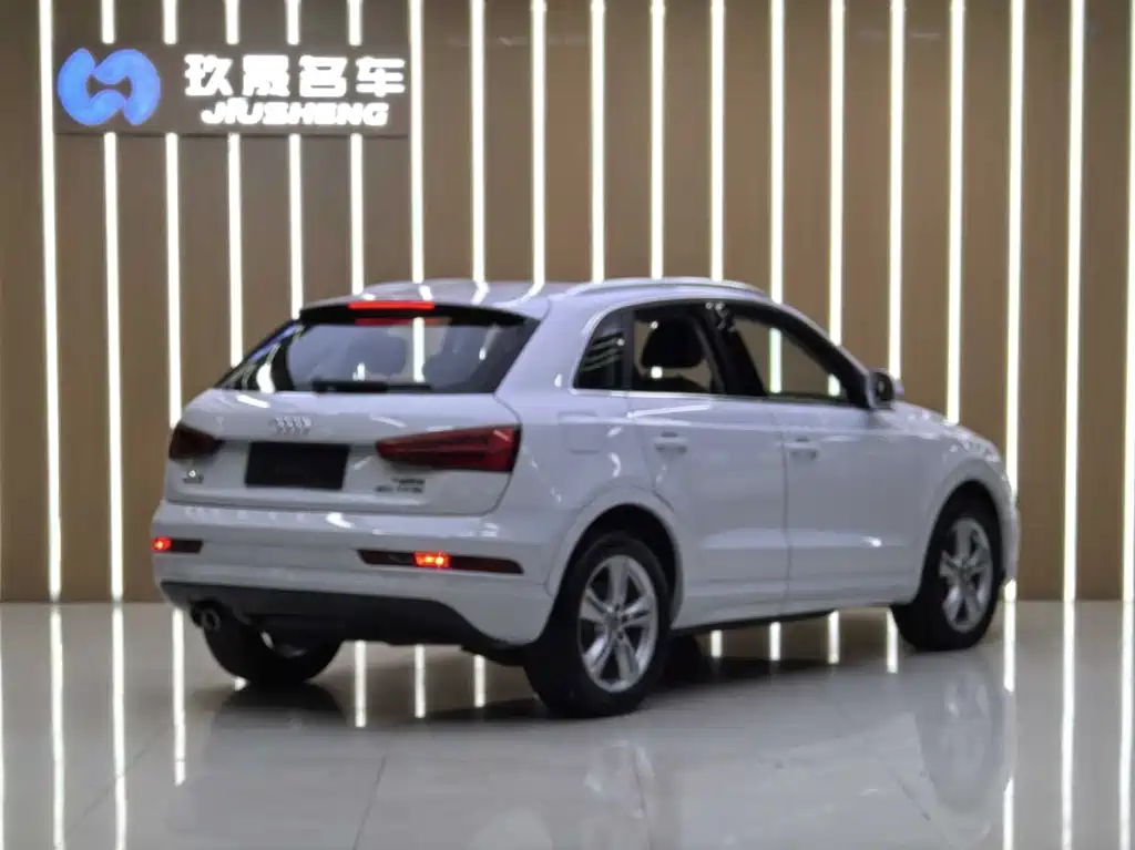 Audi Q3 2017 — фото 15