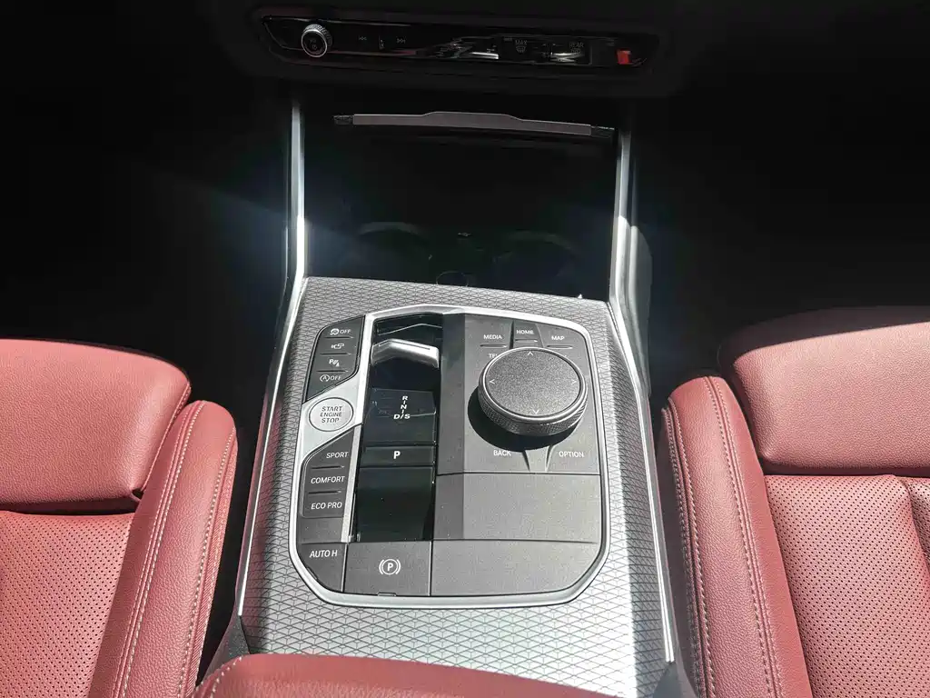 BMW 3 Series 2024 — фото 16