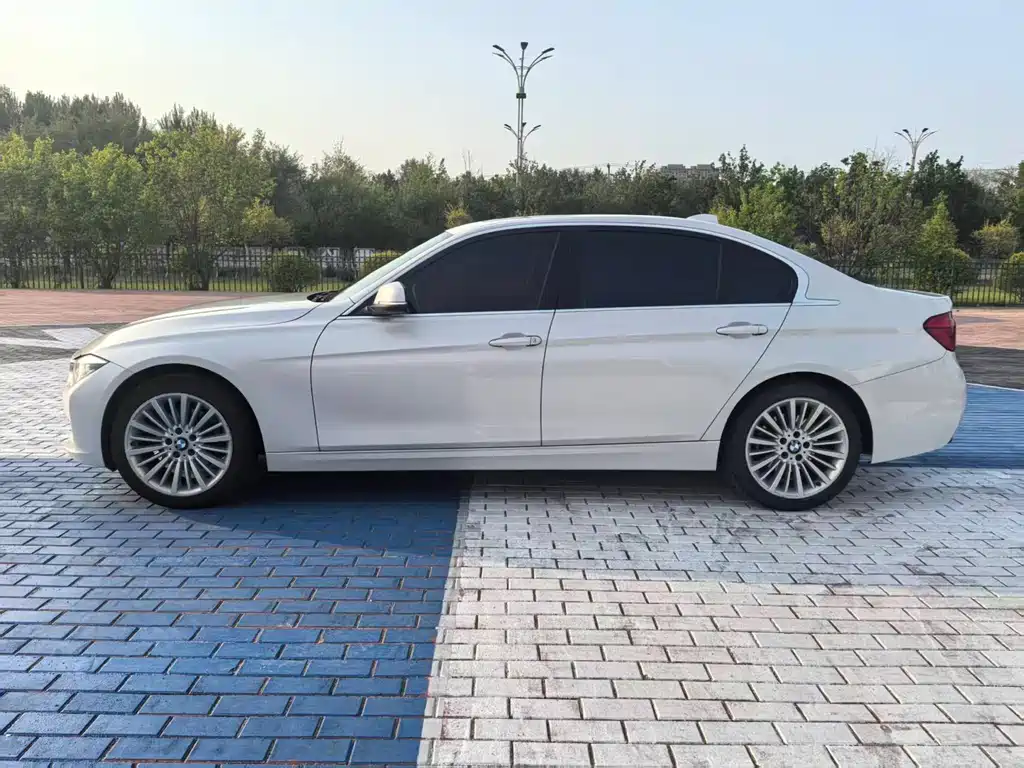 BMW 3 Series 2018 — фото 11