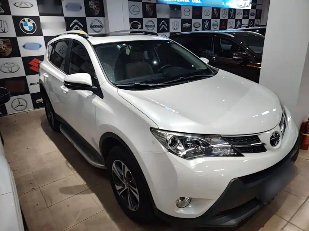 Toyota RAV4 2015 — фото 4