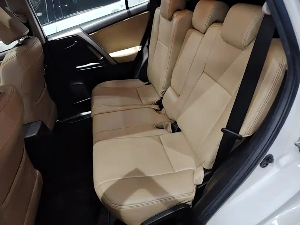 Toyota RAV4 2015 — фото 17