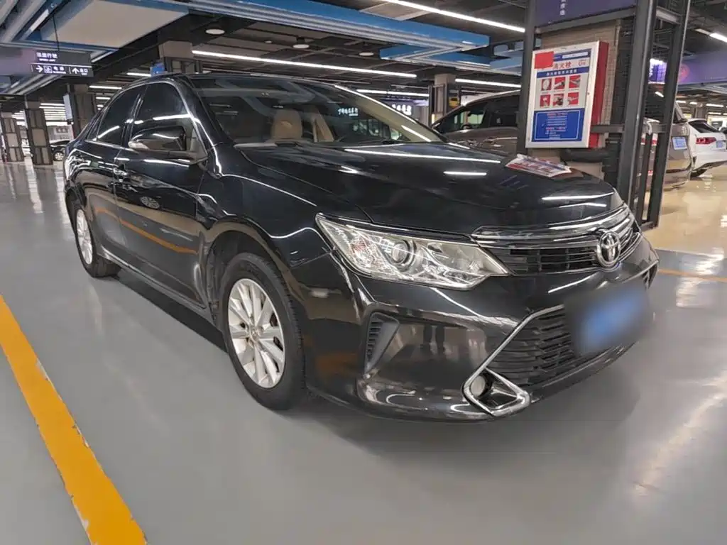Toyota Camry 2016 — фото 4