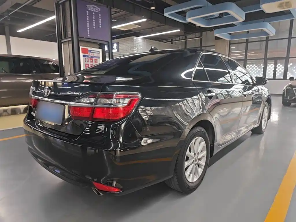 Toyota Camry 2016 — фото 7