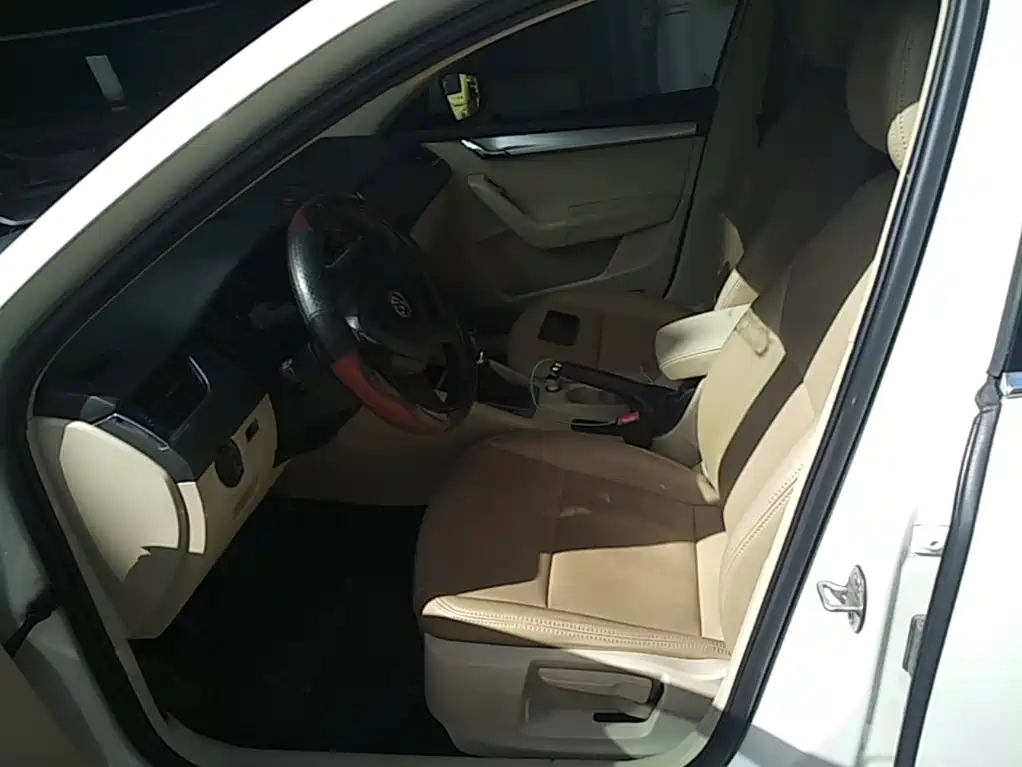 Skoda Octavia 2015 — фото 15