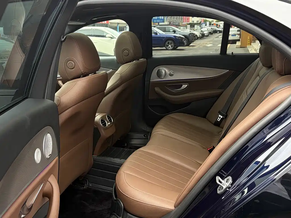 Mercedes-Benz E-Class 2019 — фото 10